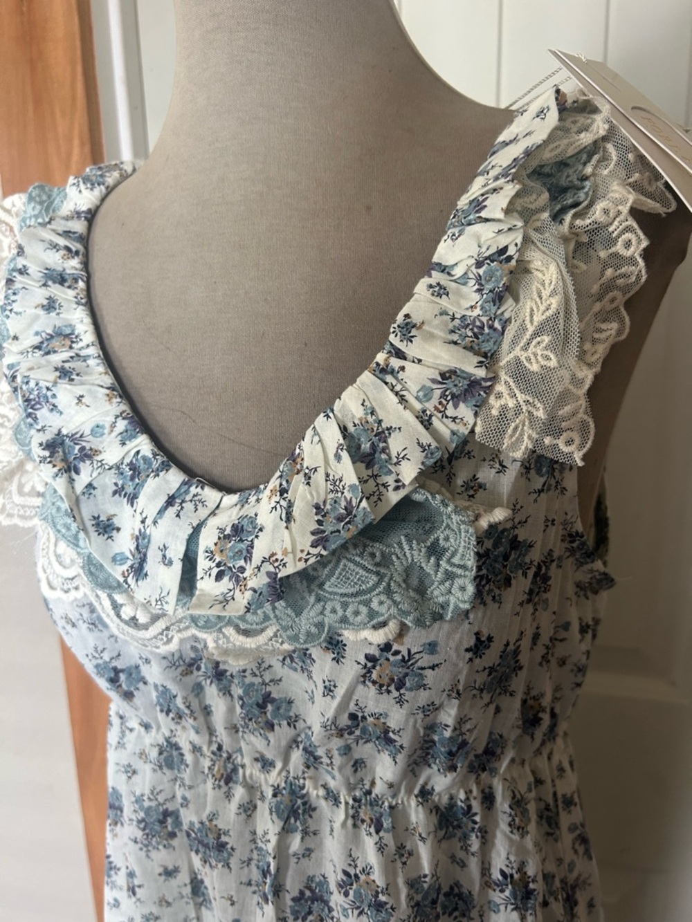 Dress - Picture 6 of 16